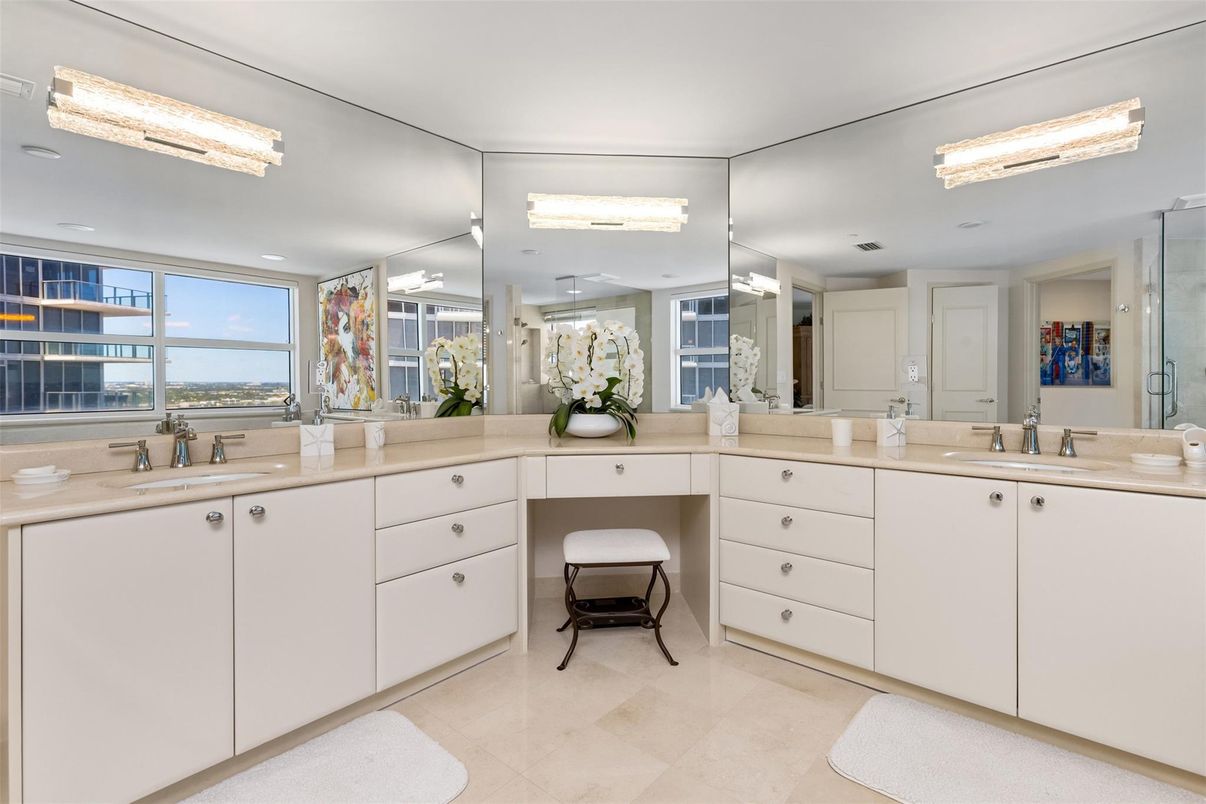 Bathroom, Dual Sink Vanities, Interior