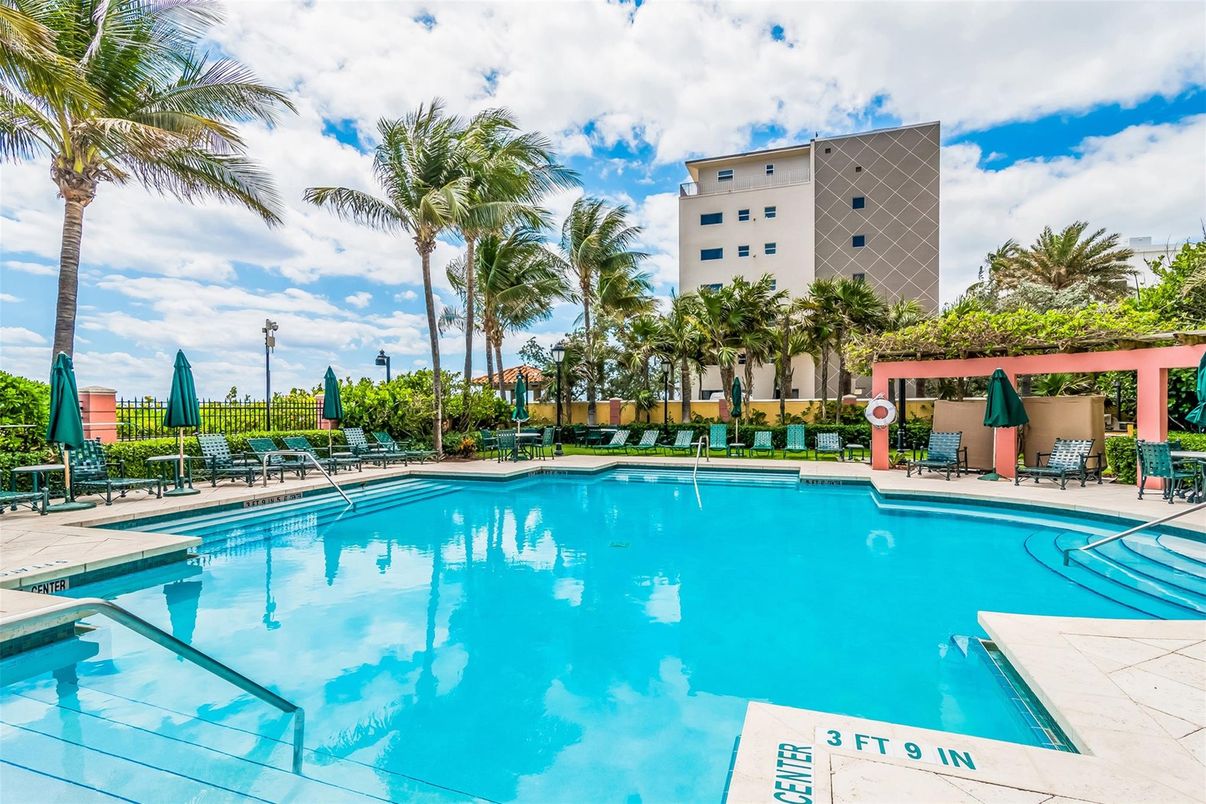 Exterior, Pool
