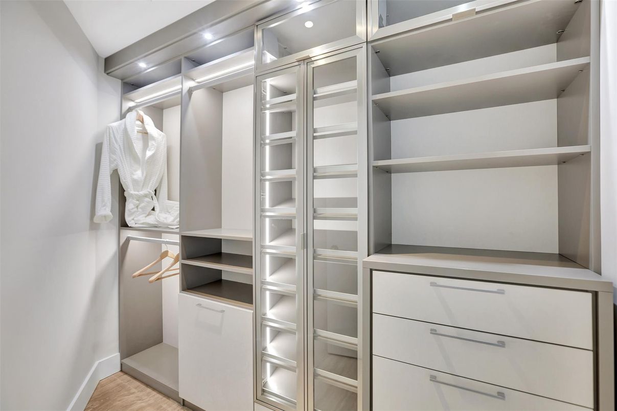 Interior, Recessed Lighting, Walk-in Closets