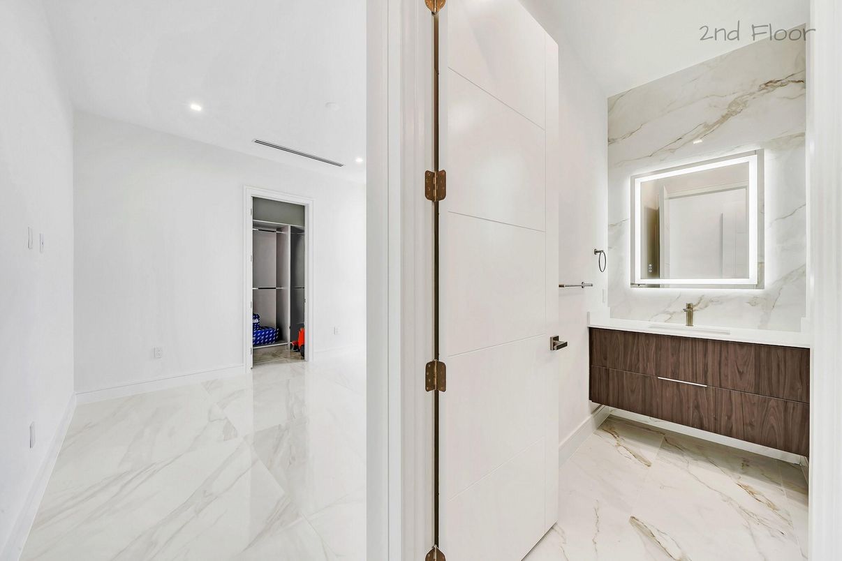 Bathroom, Interior, Marble, Marble Walls, Recessed Lighting