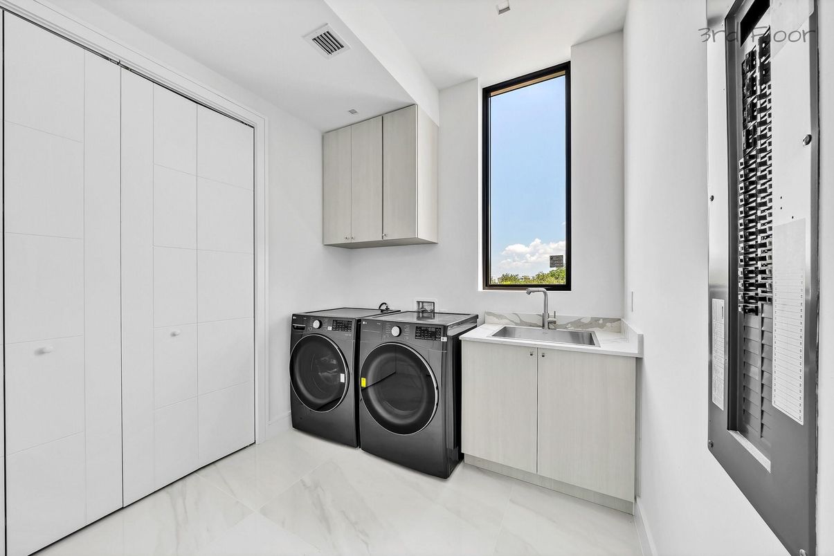 Interior, Marble, Recessed Lighting, Washer