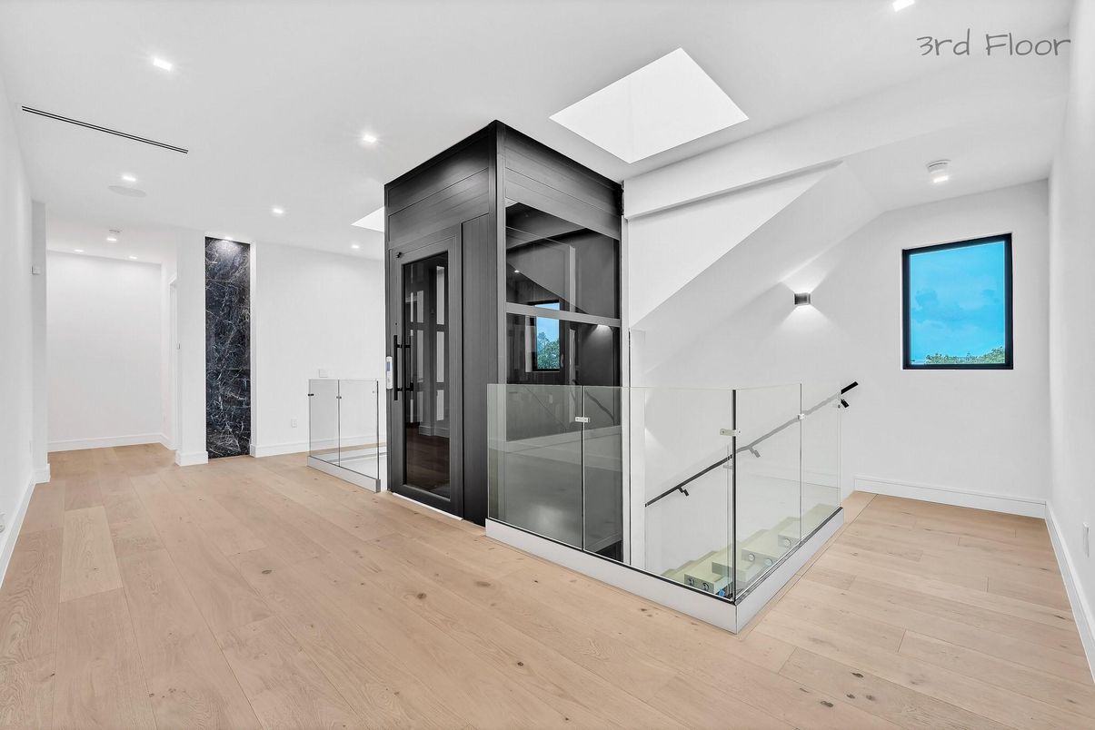 Interior, Recessed Lighting, Wood Texture Flooring