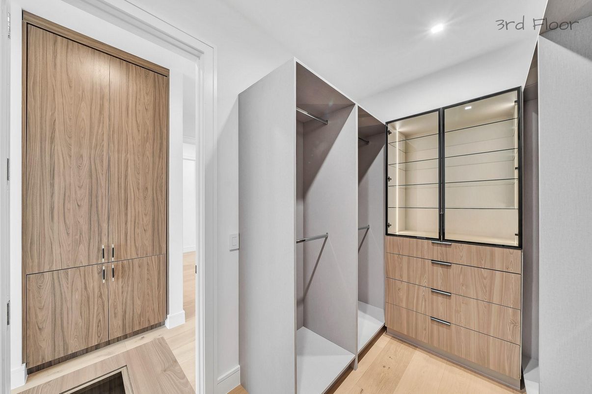 Interior, Recessed Lighting, Walk-in Closets, Wood Texture Flooring