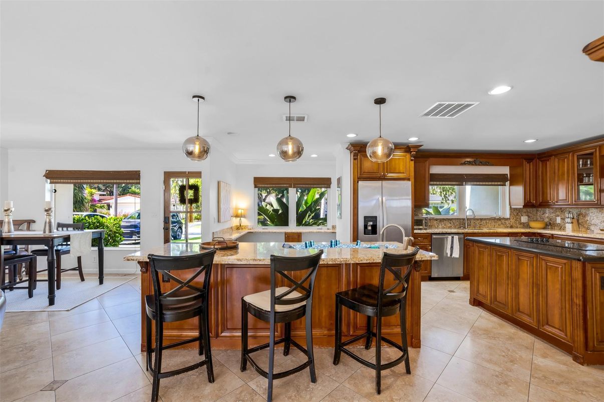Dining room, Interior, Kitchen, Pendant Lights, Recessed Lighting, Stainless Steel Appliances