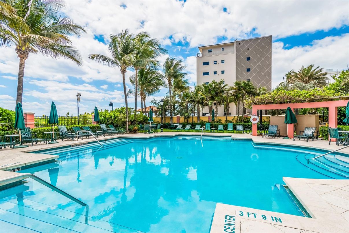 Exterior, Pool