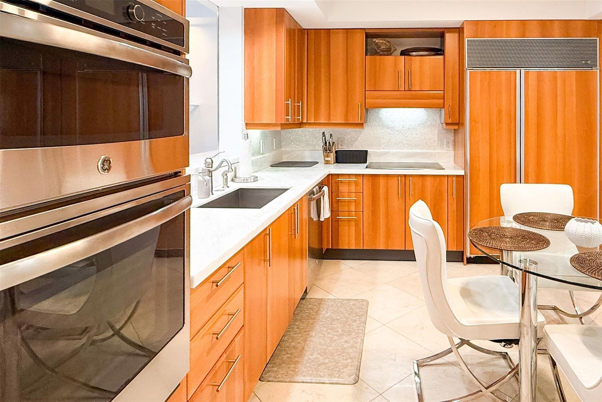 Dining room, Interior, Kitchen, Stainless Steel Appliances