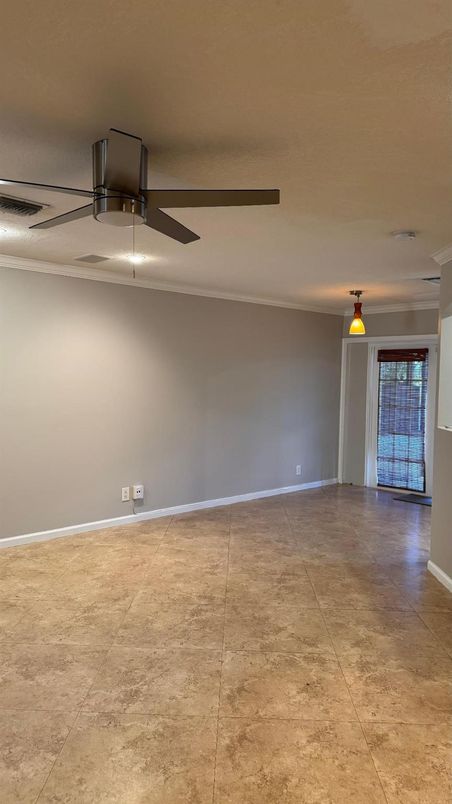 Empty room, Interior