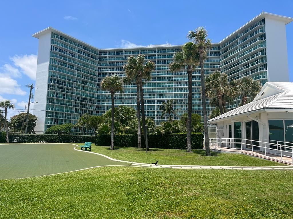 Backyard, Exterior, Facade, Condo Building