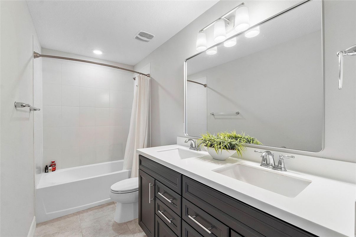Bathroom, Dual Sink Vanities, Interior, Recessed Lighting
