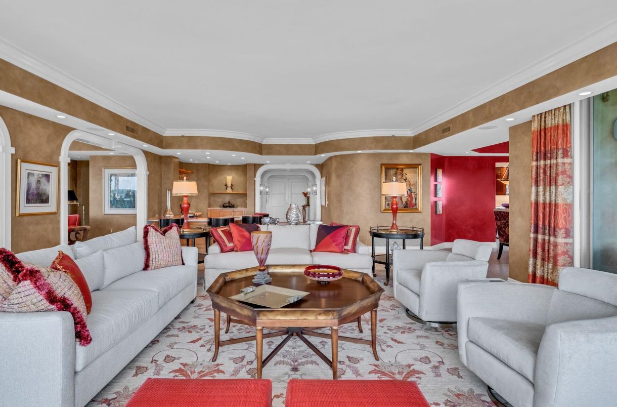 Dining room, Interior, Kitchen, Living room, Recessed Lighting