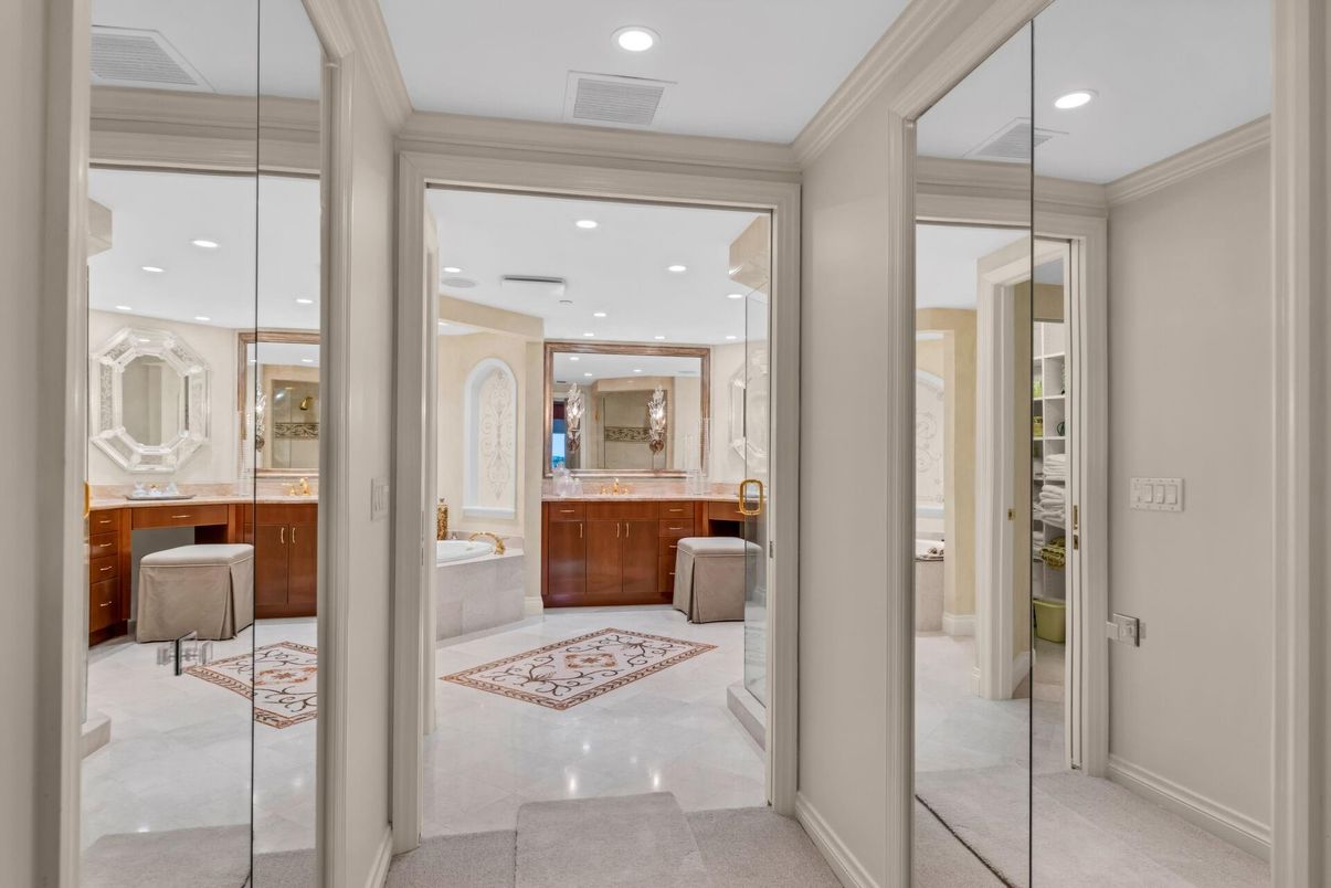 Bathroom, Interior, Recessed Lighting