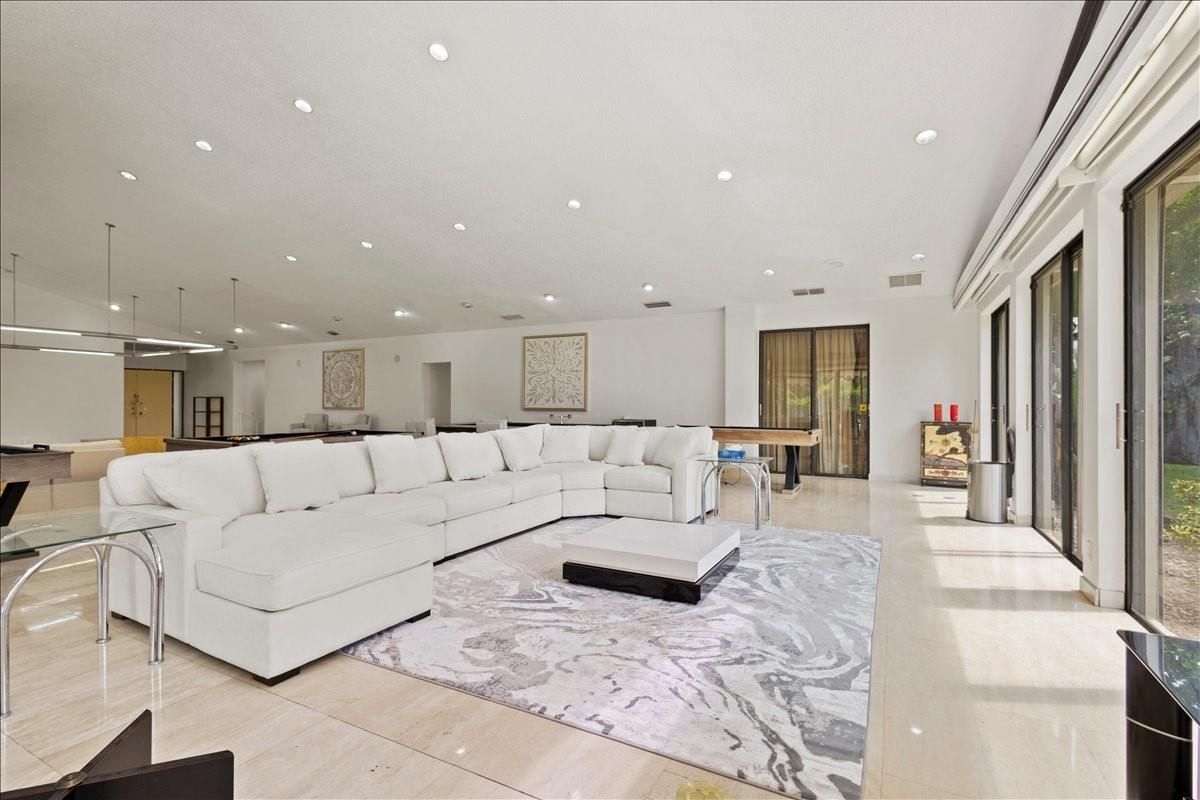 Interior, Living room, Pendant Lights, Recessed Lighting