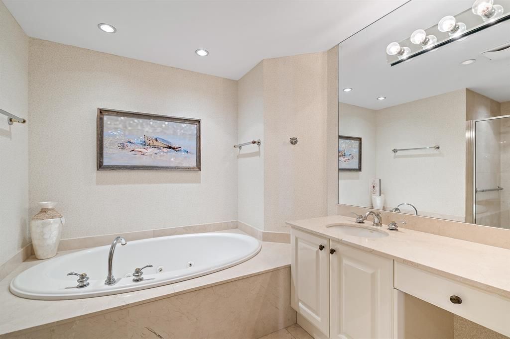 Bathroom, Interior, Recessed Lighting
