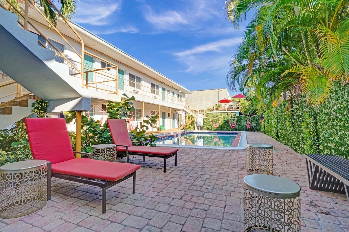 Exterior, Pool