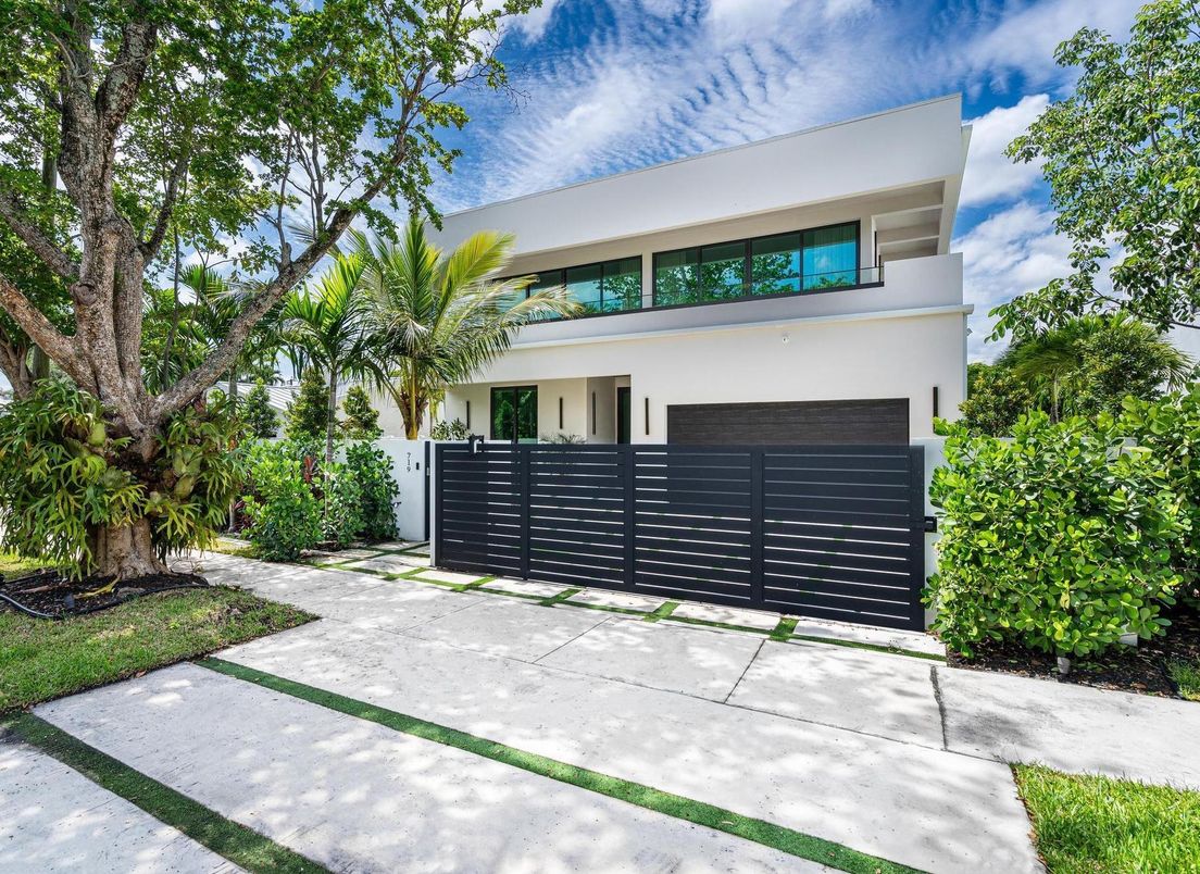 Attached, Exterior, Facade, Modern