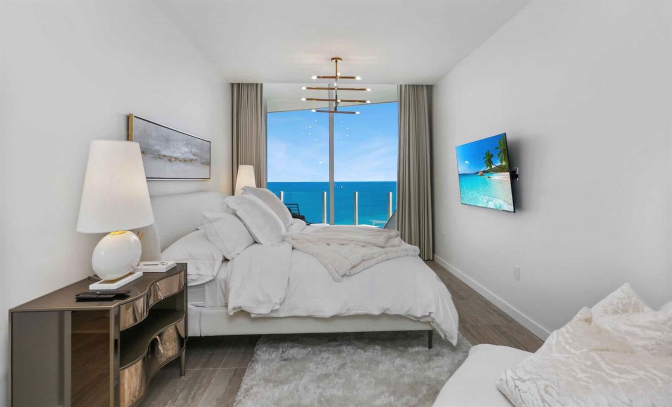 Bedroom, Interior, Pendant Lights, Water, Wood Texture Flooring