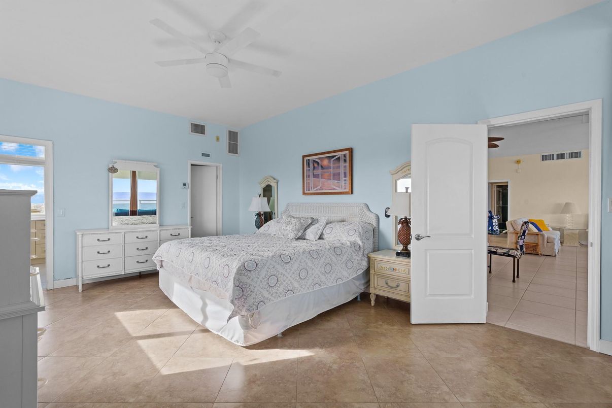 Bedroom, Interior, Water