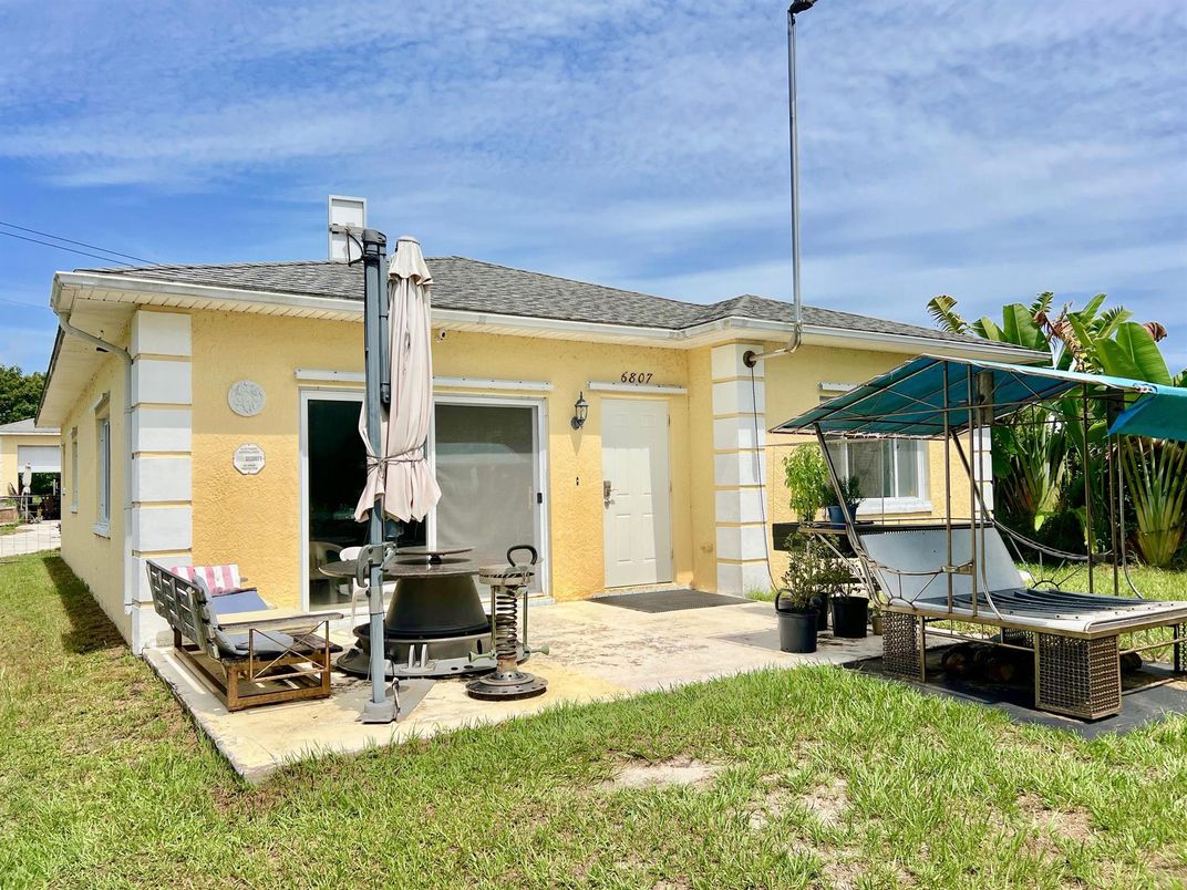 Backyard, Exterior