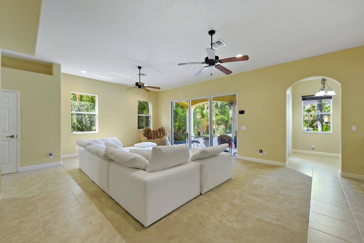 Interior, Living room, Pendant Lights, Recessed Lighting