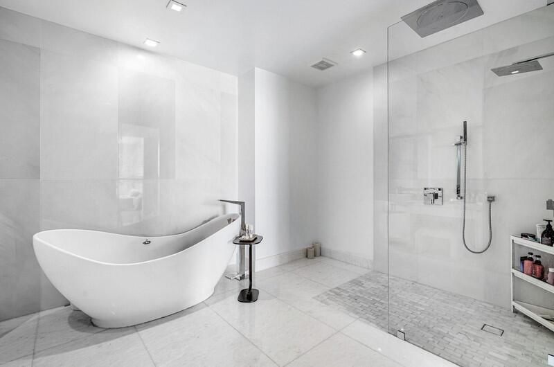 Bathroom, Free Standing Baths, Glass Shower, Interior, Recessed Lighting