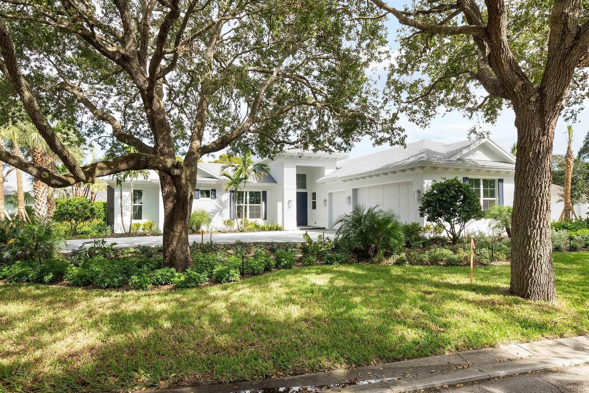 Backyard, Exterior, Facade, Ranch