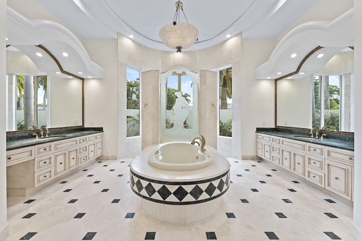 Bathroom, Dual Sink Vanities, Interior, Pendant Lights, Recessed Lighting