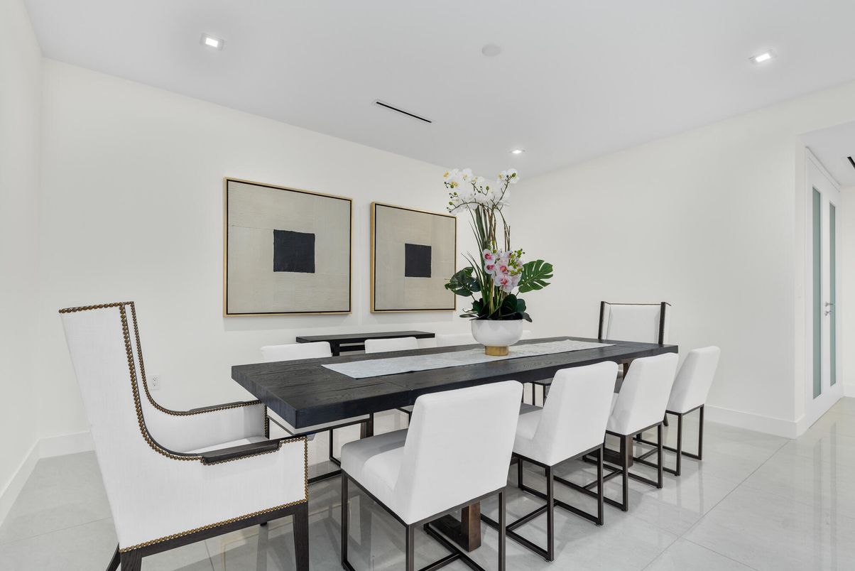 Dining room, Interior, Recessed Lighting