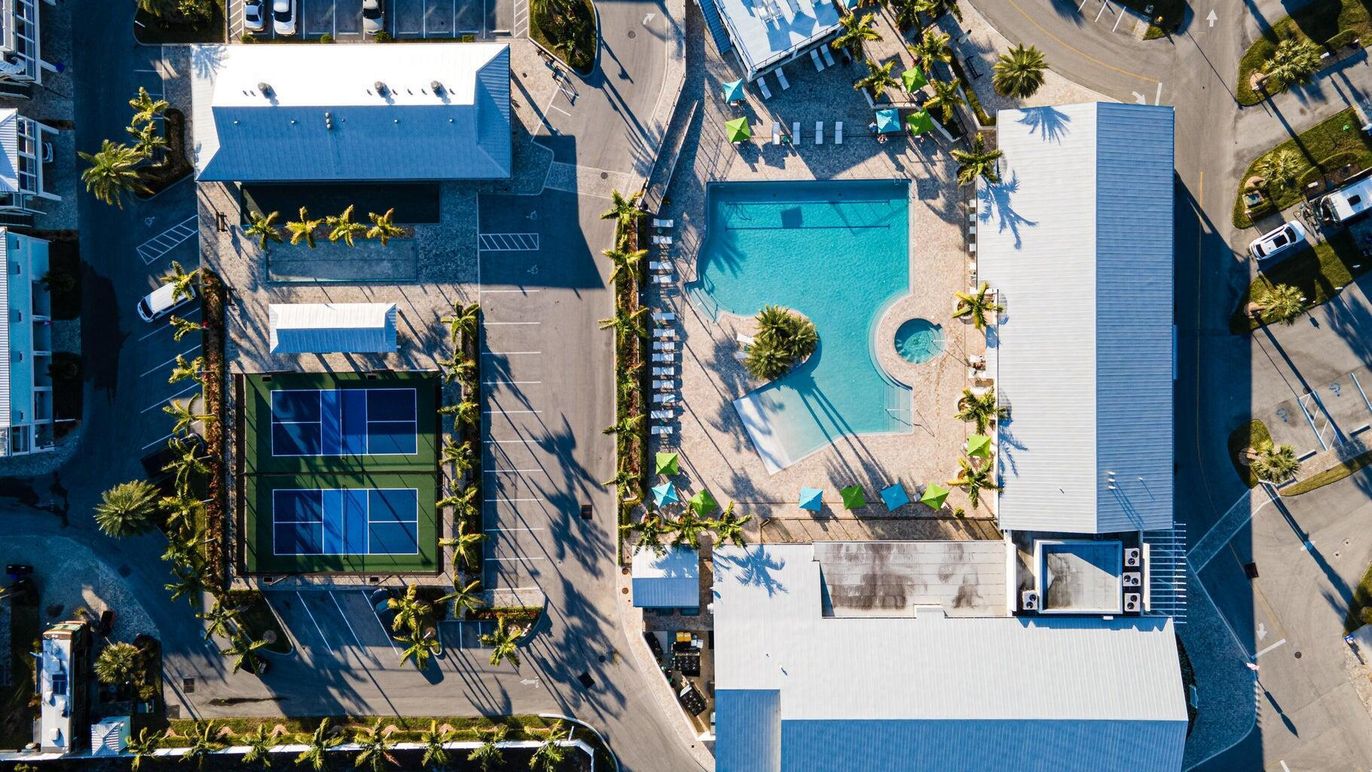 Exterior, Drone