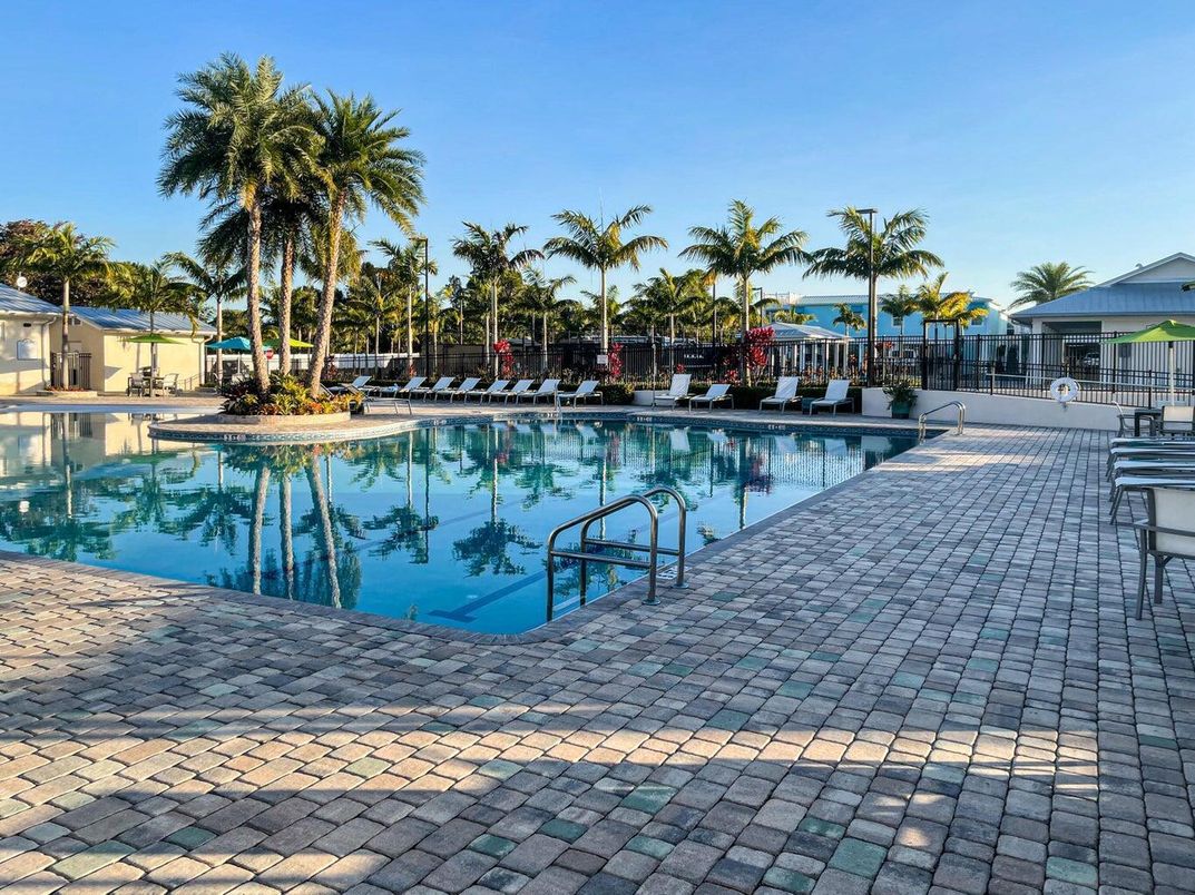Exterior, Pool, Water