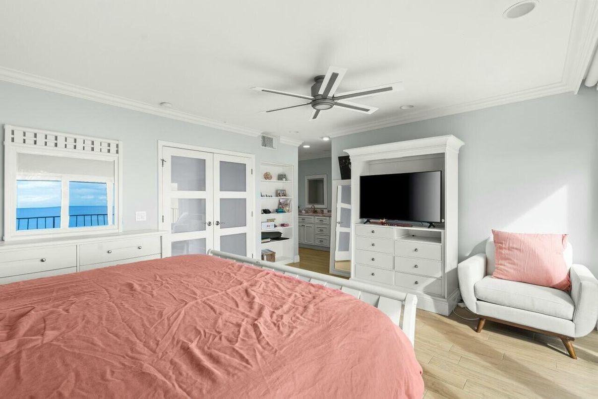 Bedroom, Interior, Recessed Lighting, Water, Wood Texture Flooring