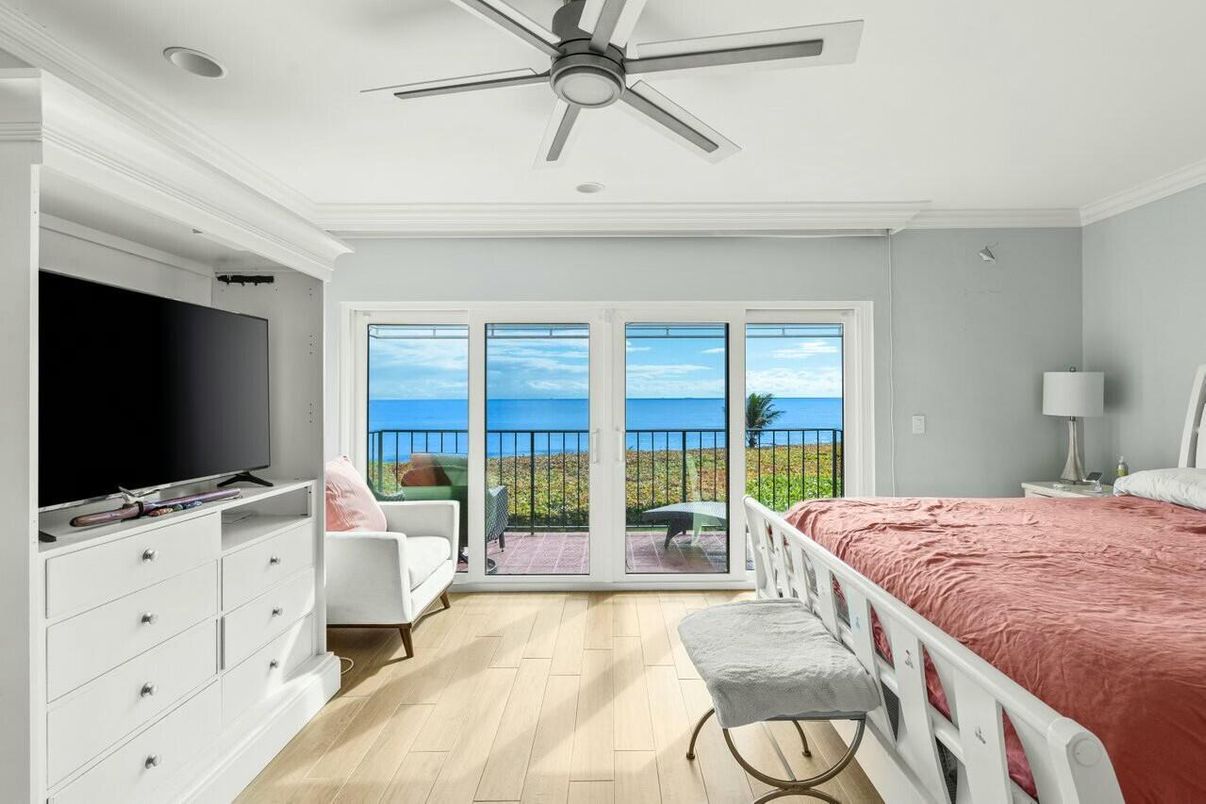 Bedroom, Interior, Recessed Lighting, Water, Wood Texture Flooring