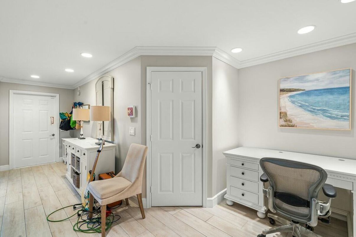Home Office, Interior, Recessed Lighting, Wood Texture Flooring