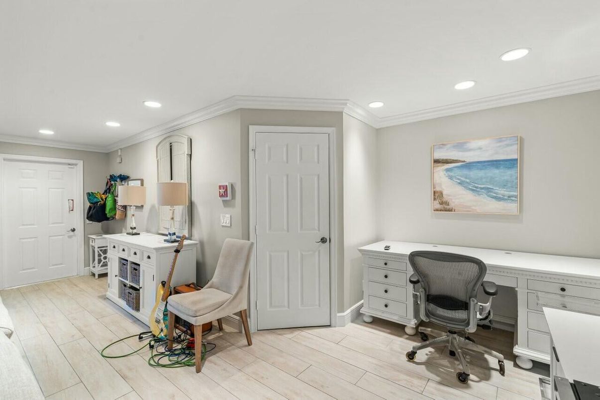 Home Office, Interior, Recessed Lighting, Wood Texture Flooring