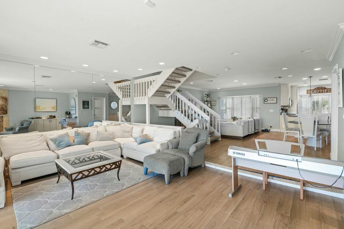 Interior, Living room, Pendant Lights, Recessed Lighting, Wood Texture Flooring