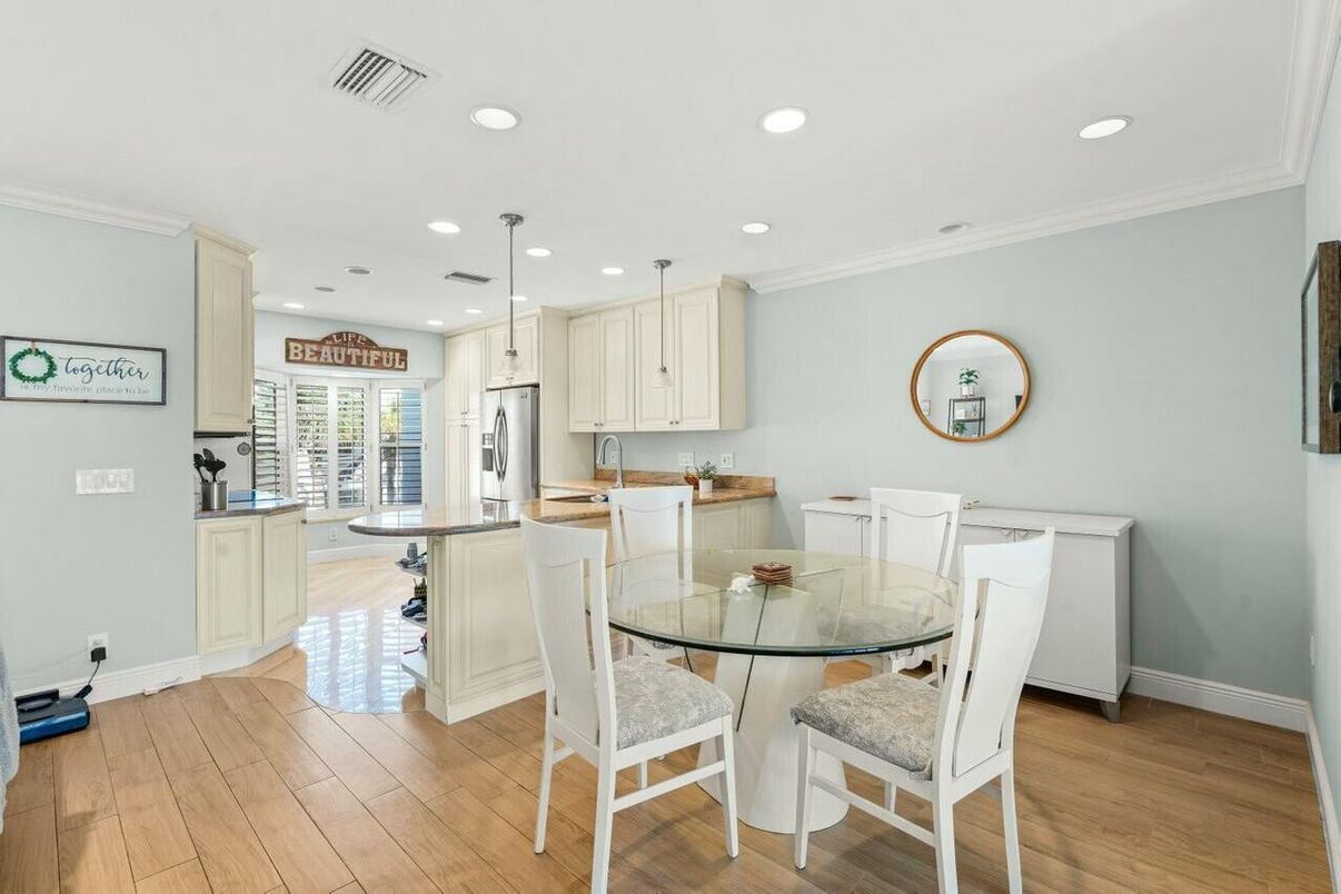 Dining room, Interior, Kitchen, Pendant Lights, Recessed Lighting, Wood Texture Flooring