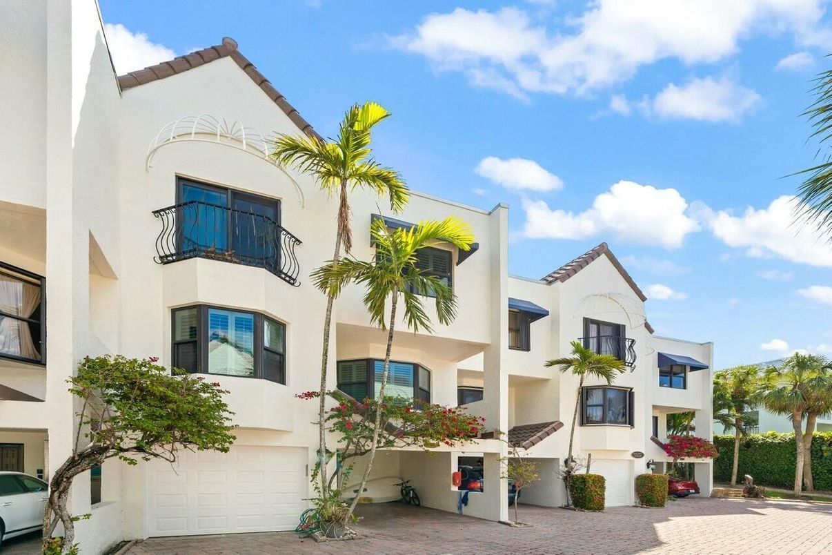 Attached, Exterior, Facade, Spanish Mediterranean