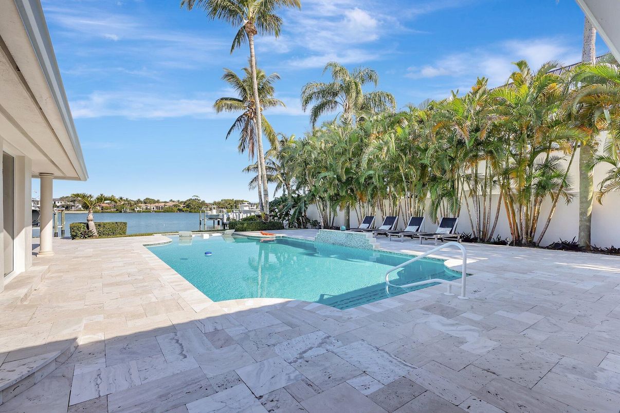 Exterior, Pool, Water