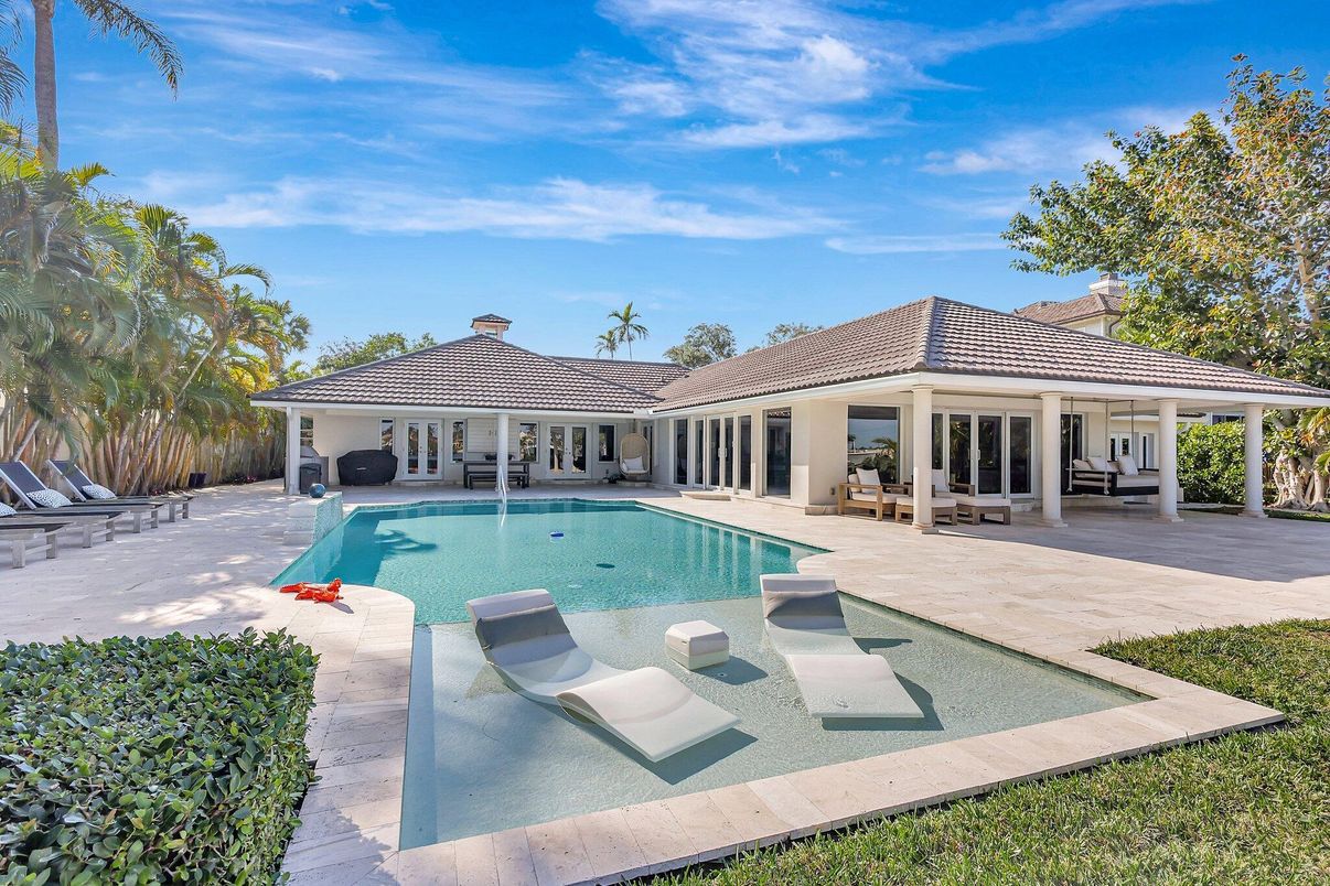 Exterior, Pool