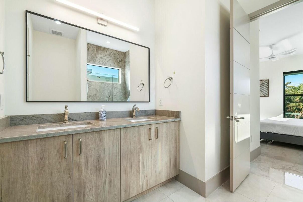 Bathroom, Bedroom, Dual Sink Vanities, Interior