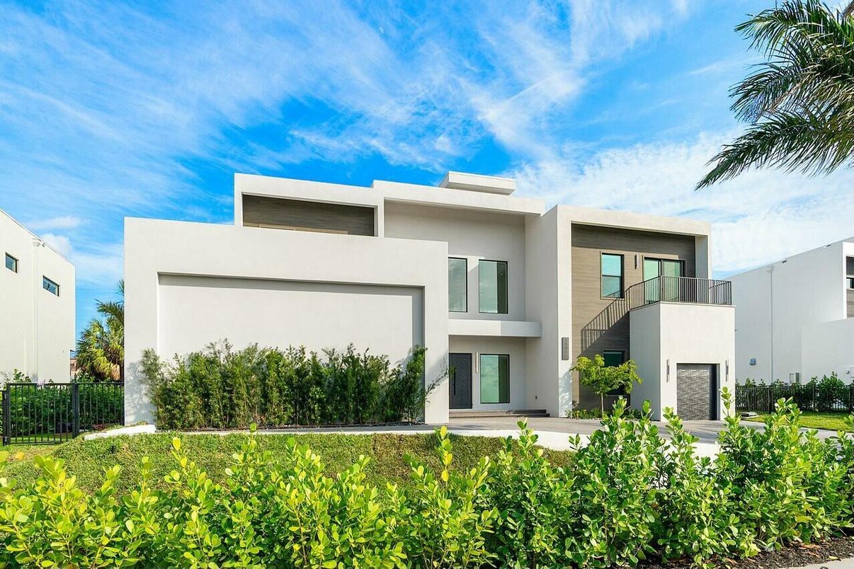 Backyard, Exterior, Facade, Modern