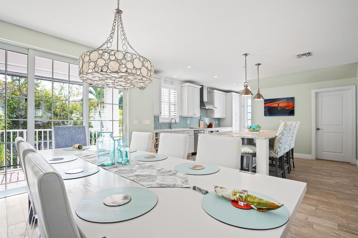 Dining room, Interior, Kitchen, Pendant Lights, Recessed Lighting, Wood Texture Flooring