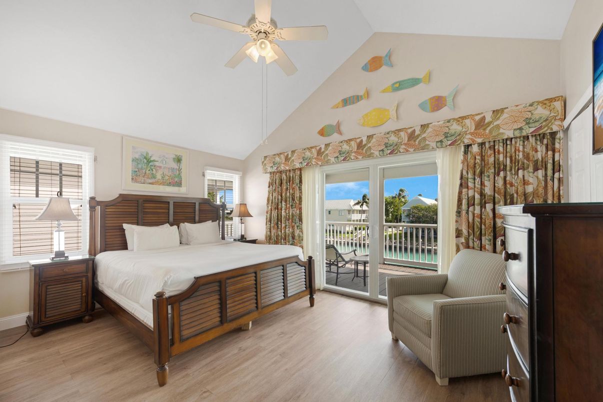 Bedroom, Interior, Water, Wood Texture Flooring
