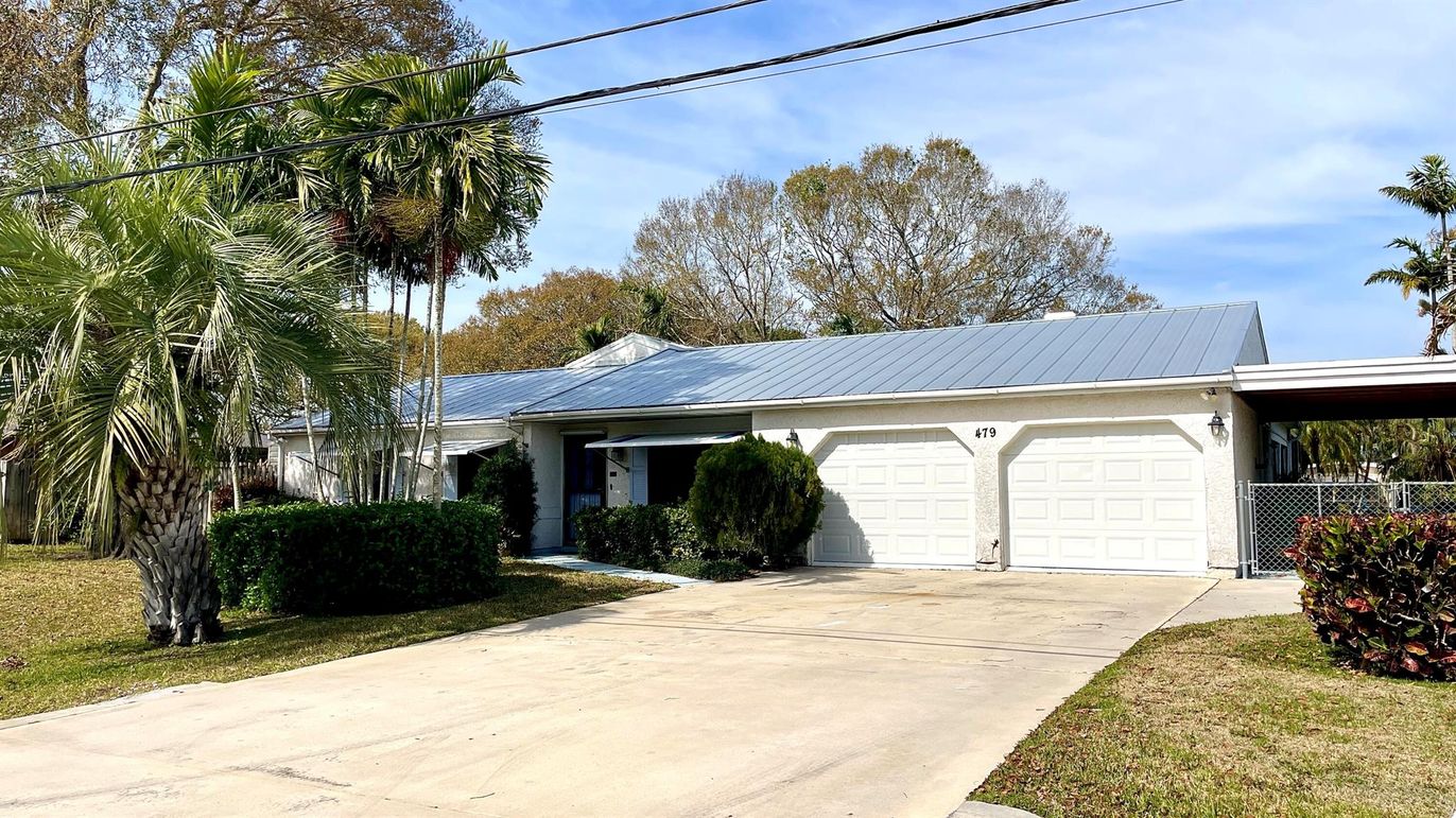 Attached, Exterior, Facade, Ranch