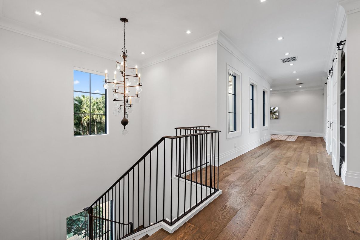 Interior, Pendant Lights, Recessed Lighting, Wood Texture Flooring