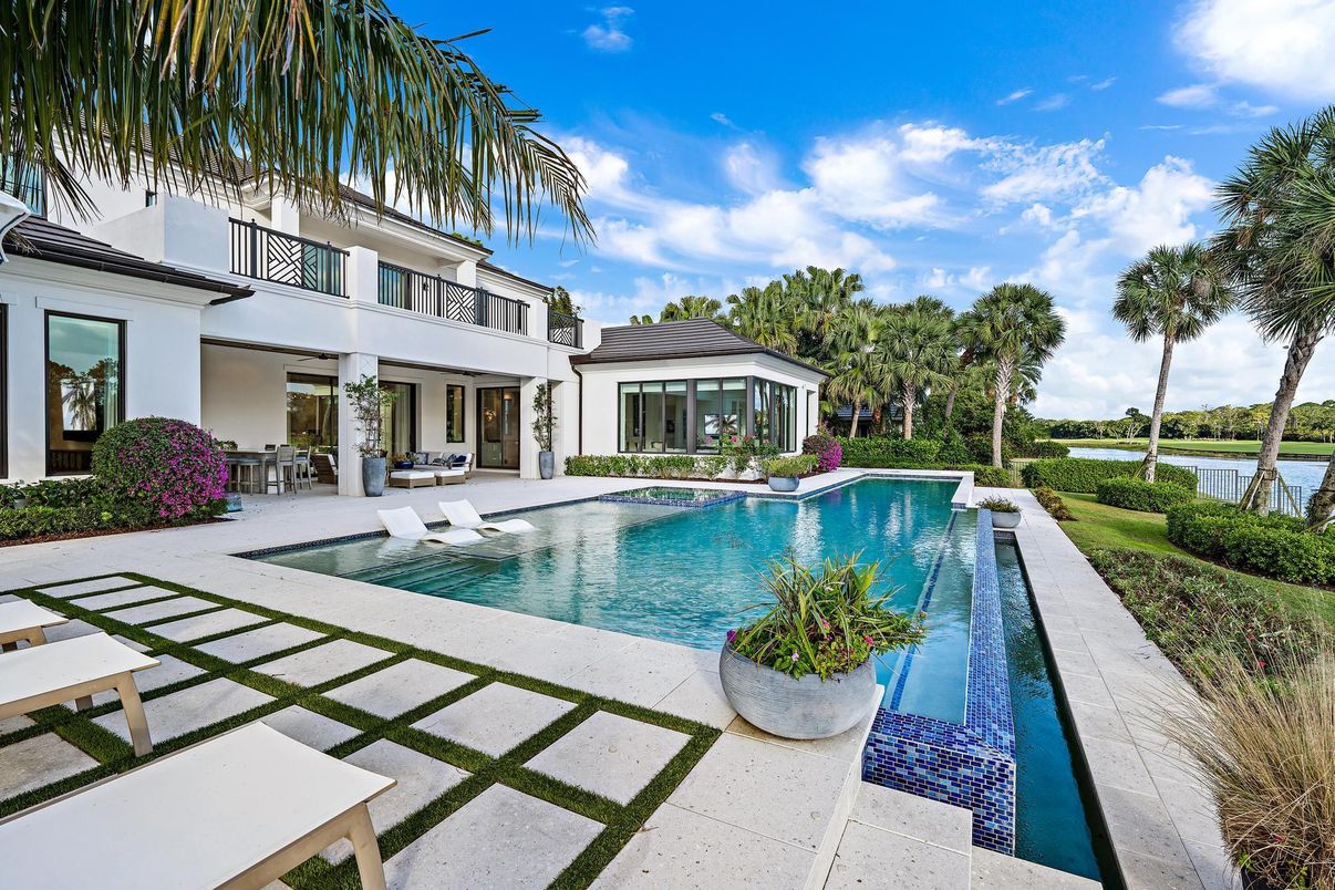 Exterior, Pool, Water