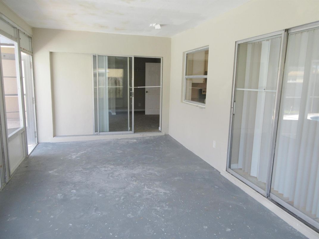 Empty room, Interior