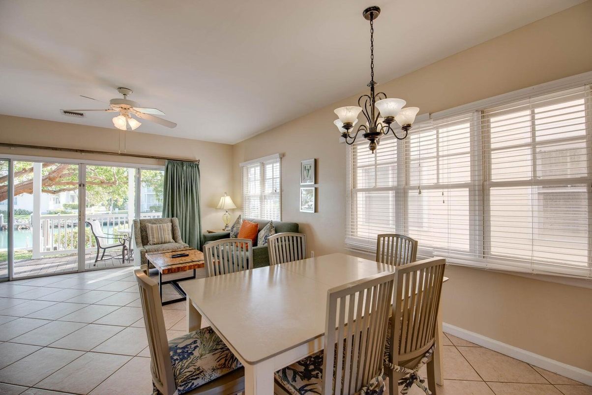 Chandelier, Dining room, Interior, Pendant Lights
