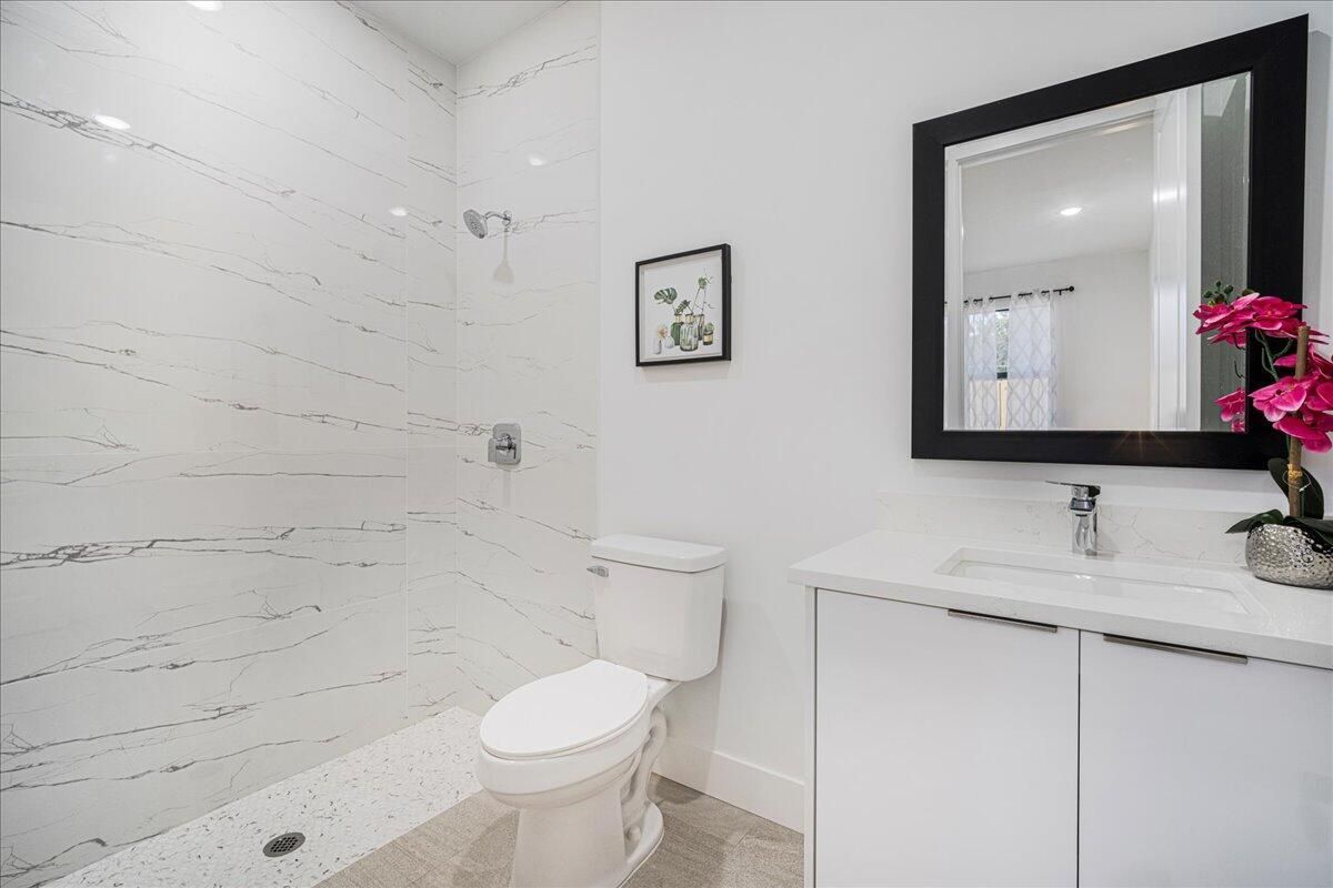 Bathroom, Interior, Marble Walls, Recessed Lighting