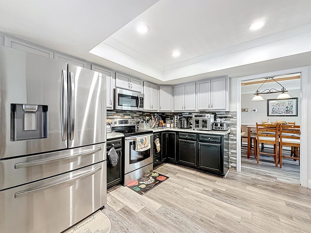 Dining room, Interior, Kitchen, Pendant Lights, Recessed Lighting, Stainless Steel Appliances, Wood Texture Flooring