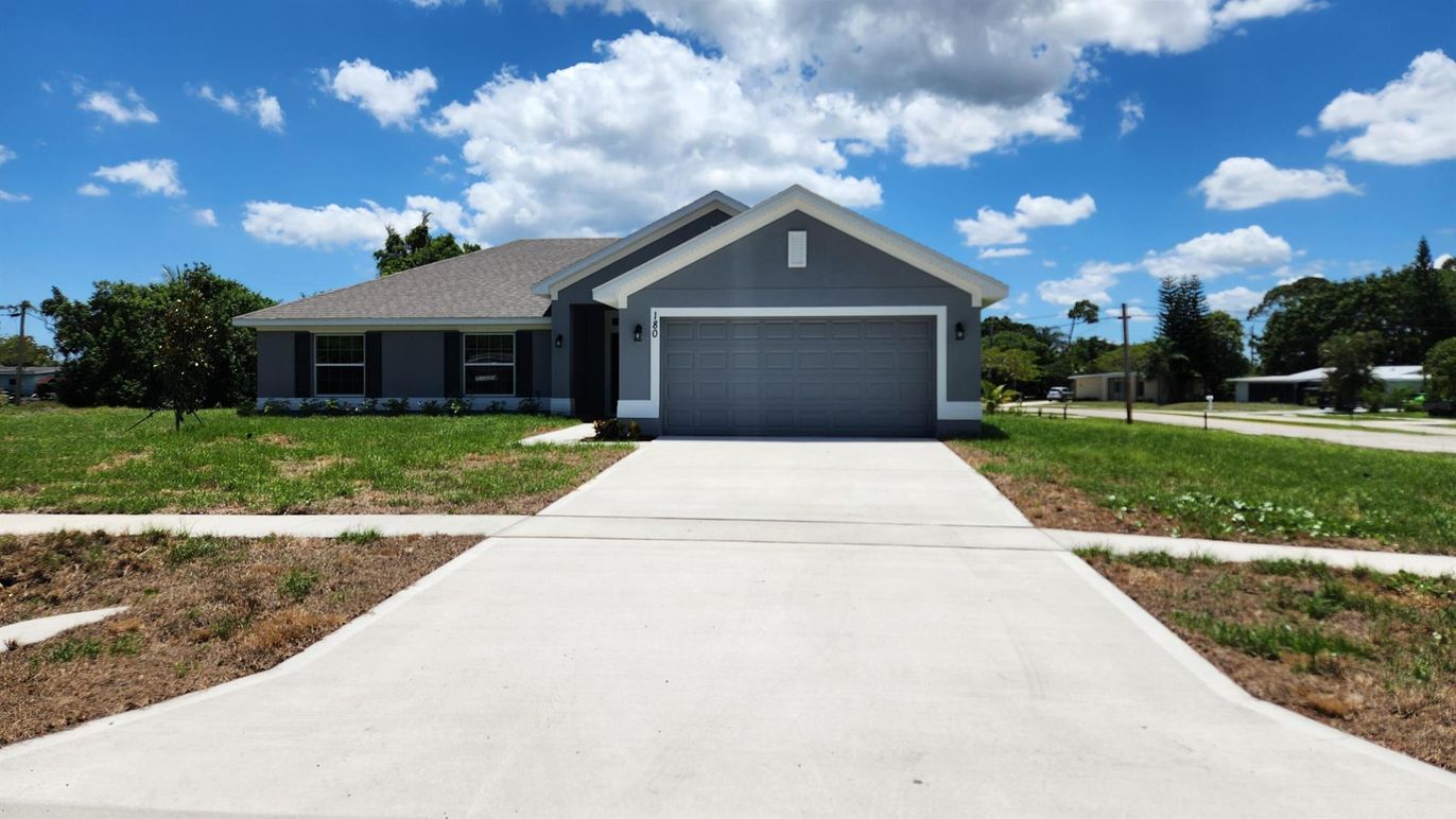 Attached, Exterior, Facade, Ranch